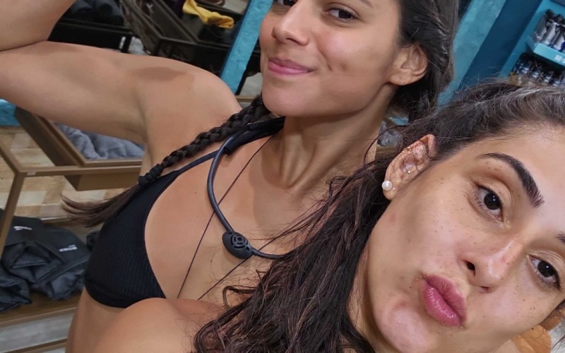 Em aniversário de Alane, Deniziane posta mensagem de parabéns para sister: