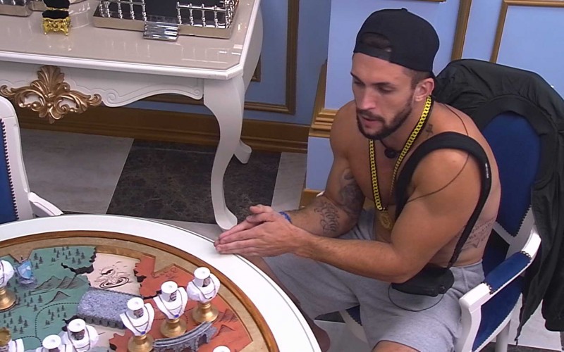Em conversa com Viih Tube, Arthur dispara: