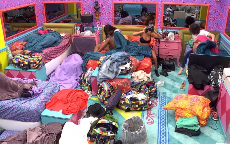 Em dia de Eliminação, brothers do BBB21 acordam com toque de despertar