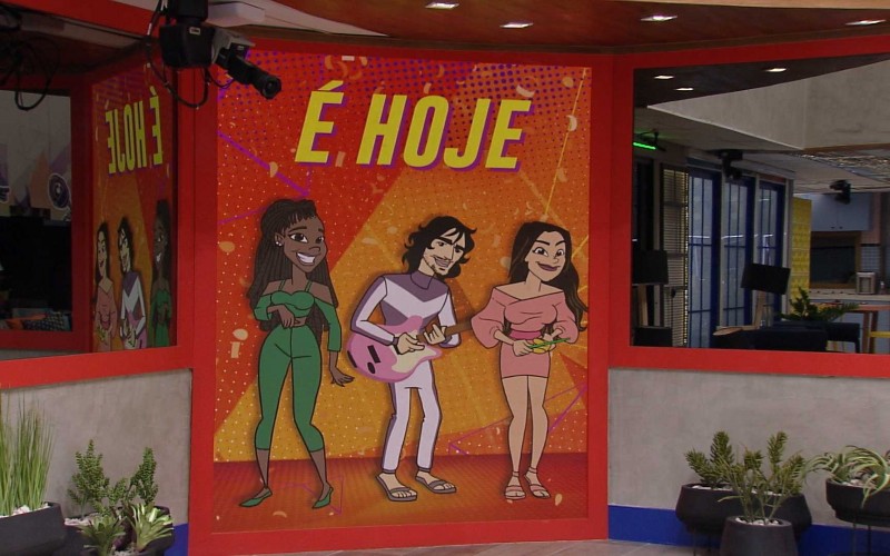 Em dia de Final no BBB21, os confinados olham telão na sala e comemoram: