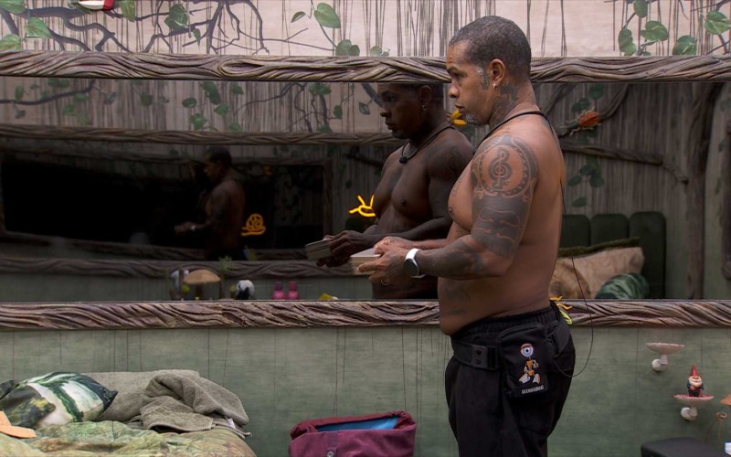 Em noite de Eliminação, Rodriguinho presenteia Pitel e Fernanda no BBB 24