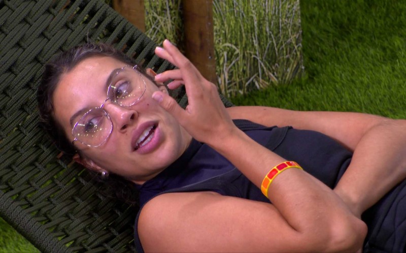 Em papo com Vitória Strada, Renata fala sobre situação com Maike: