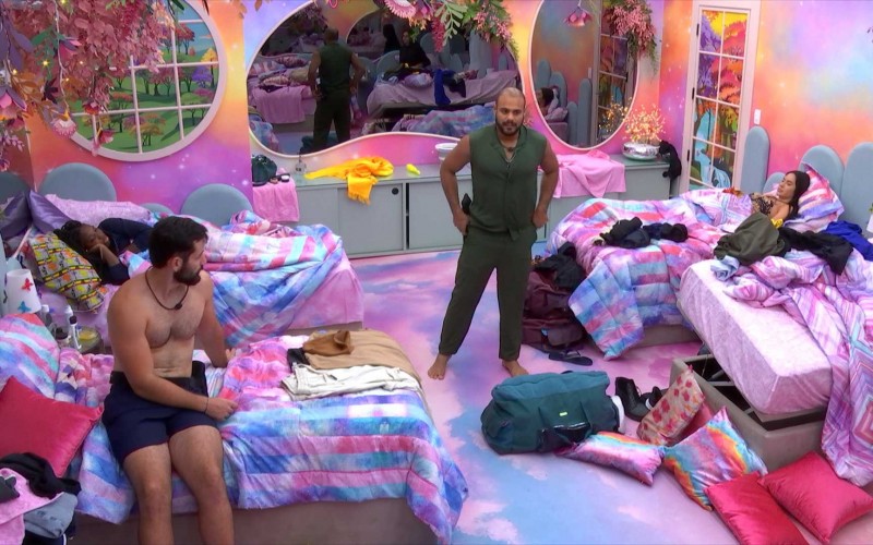 Emparedado, Marcus Vinicius mostra seu look para Paredão, e Matteus diz: