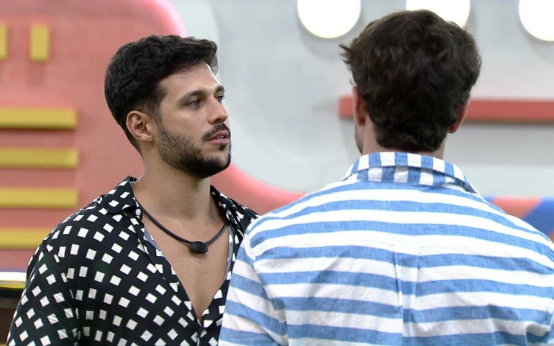 “Eu hoje estou com o pessoal de pipoca”, declara Rodrigo em conversa sobre brothers do Camarote