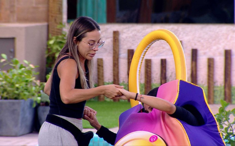 Eva consegue abrir cadeado após três horas no Castigo do Monstro
