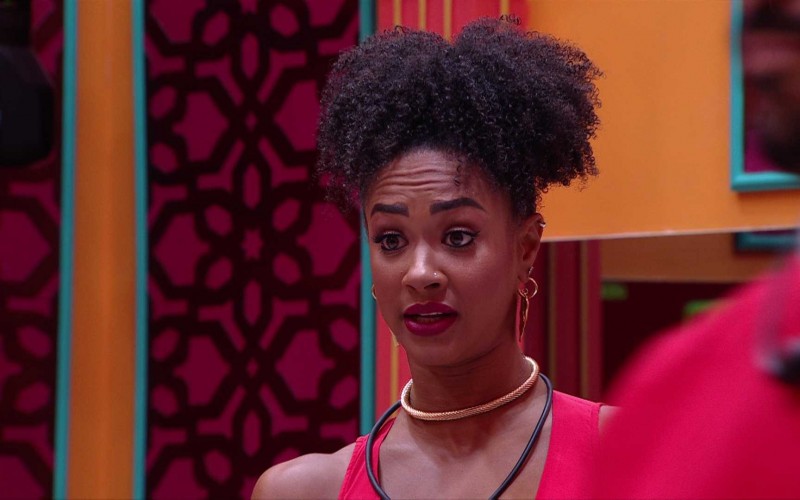 Eva e Aline discutem, e baiana dispara: