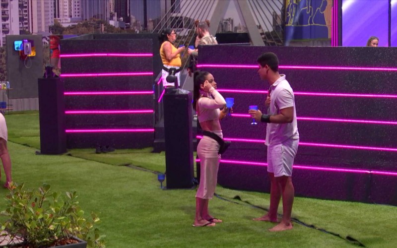 Eva é consolada por Guilherme no BBB 25: