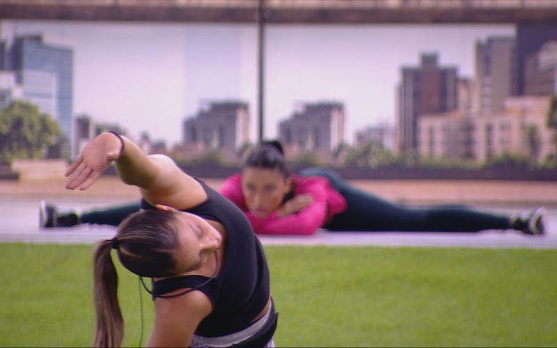 Eva e Renata mostram flexibilidade antes da segunda etapa da Prova do LÃder