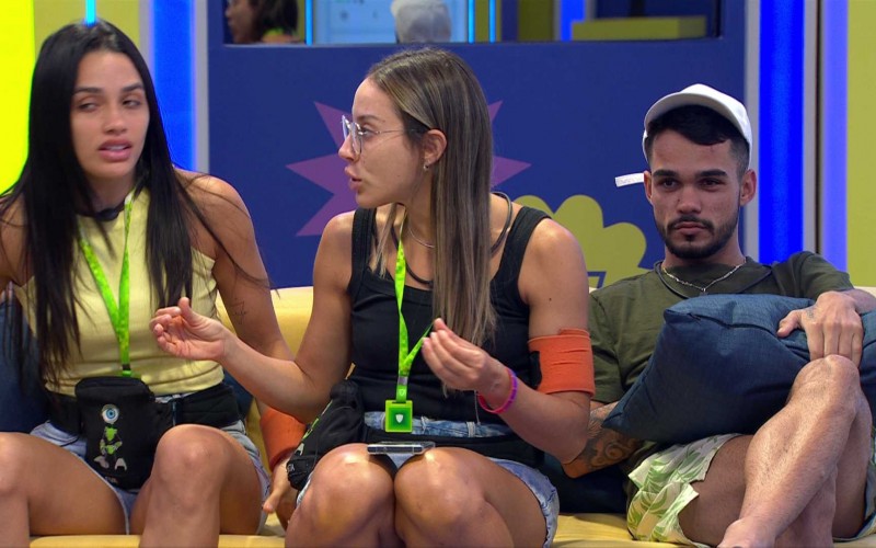 Eva reclama de divisão de comida no VIP do BBB 25 e Renata rebate: