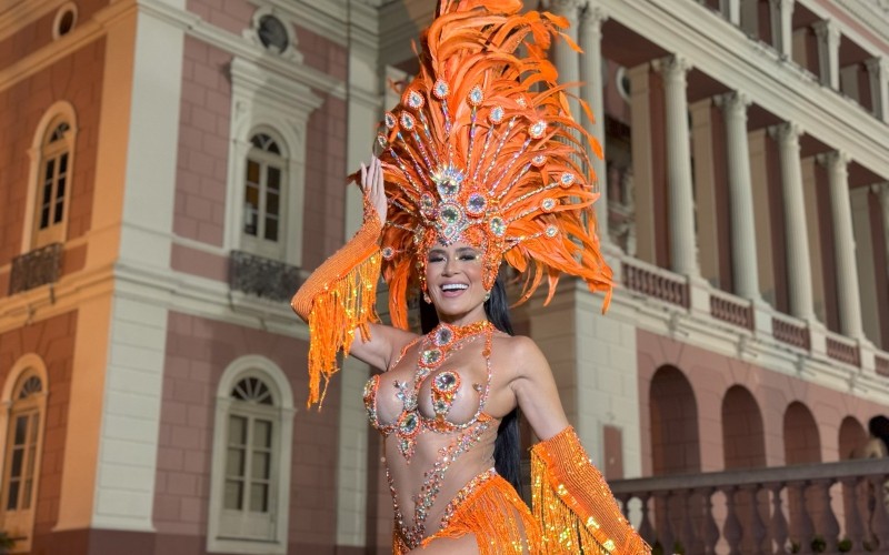 Ex-sister no Carnaval: Arleane participa de ensaio técnico de Escola de Samba