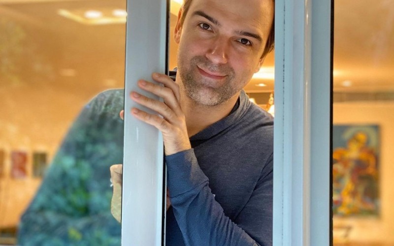 Famosos repercutem anúncio de Tadeu Schmidt como novo apresentador do BBB