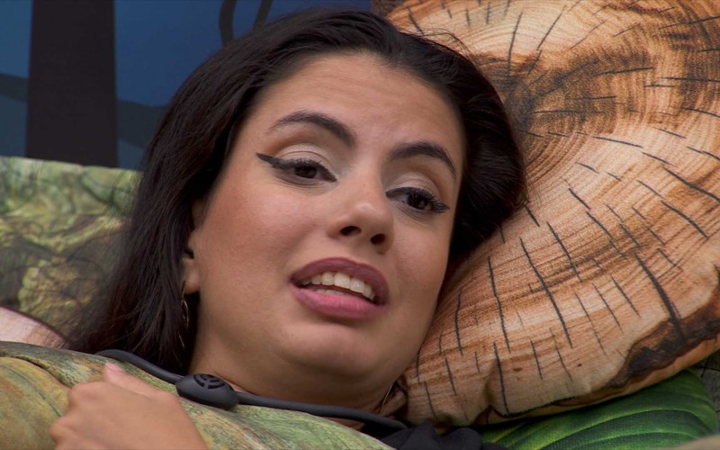 Fernanda dá recado para MC Bin Laden: