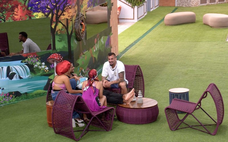 Fernanda sugere que Nizam deve formar casal com sister, e brother responde: