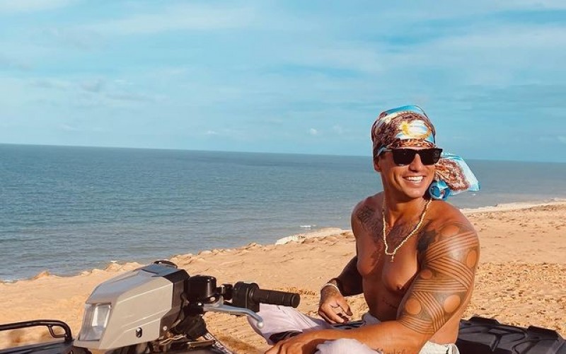 Fernando Fernandes fala de namoro com modelo e desafios ao construir casa e pousada no Ceará