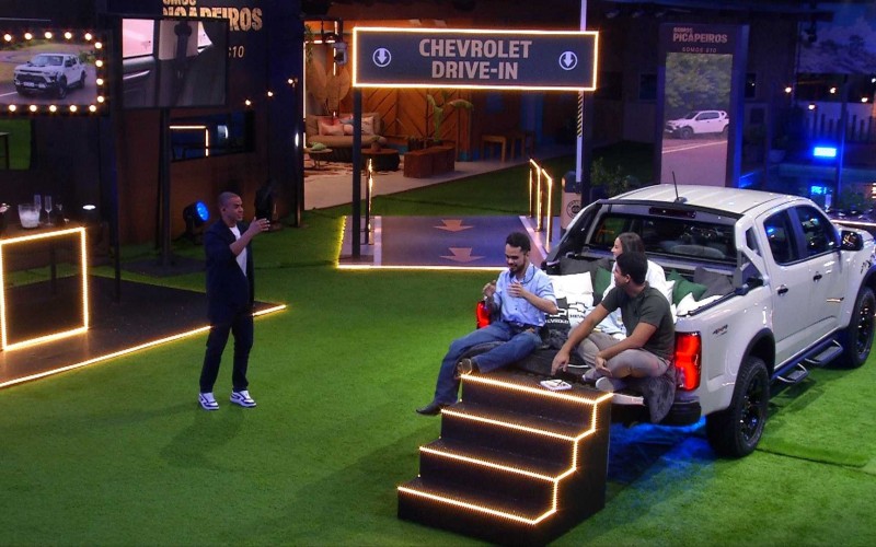 Finalistas assistem em drive-in momentos marcantes de suas retrospectivas no BBB 25
