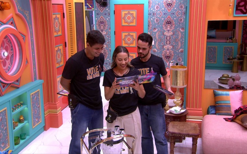 Finalistas do BBB 25 recebem presentes e comemoram
