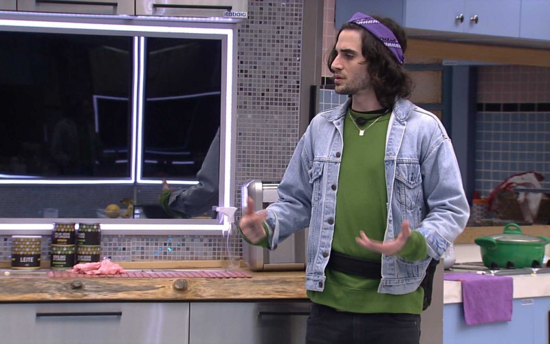 Fiuk abraça Karol Conká e avalia: