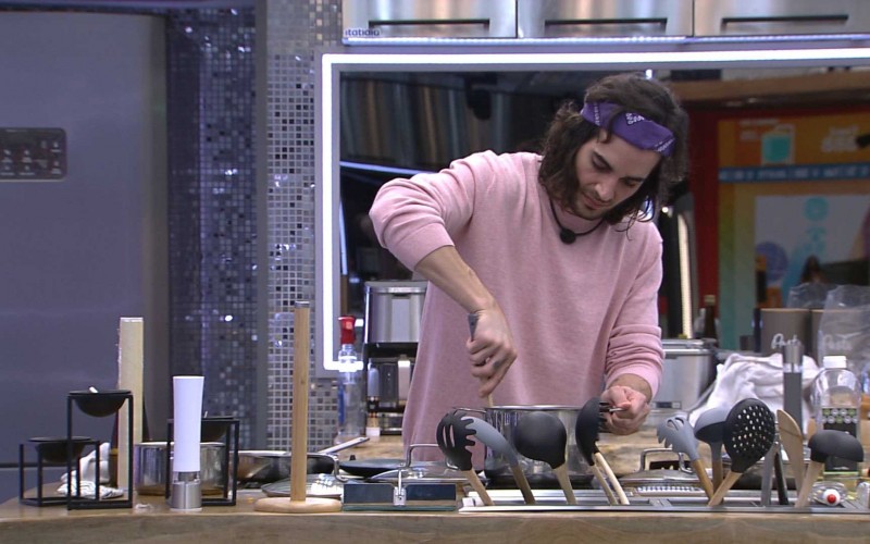 Fiuk, finalista do BBB21, comenta com o emparedado Gilberto: