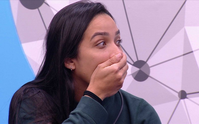 Retorno de Renata esquenta web com fofocas, tretas e ouvidos na parede: