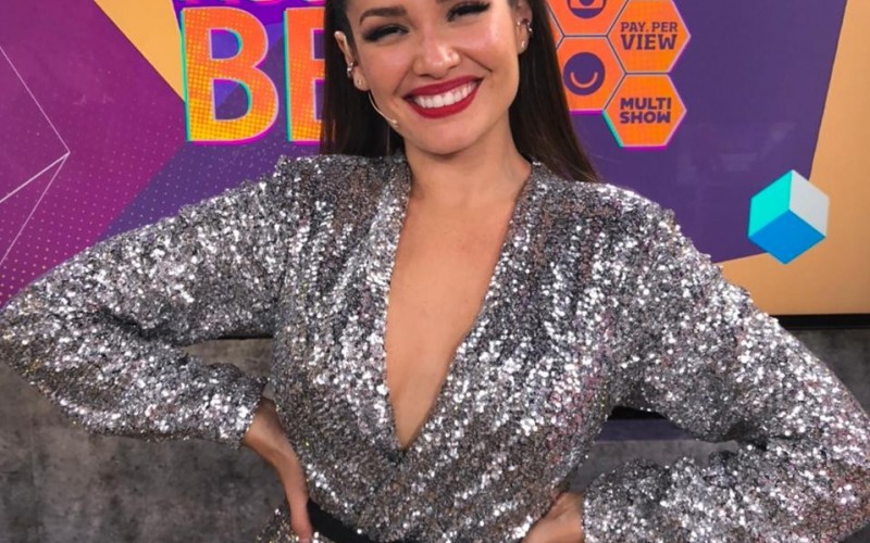 Fora da casa, Juliette, do BBB21, distribui emojis para brothers e declara sobre Lumena: