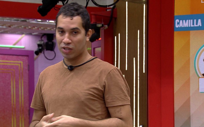 Gilberto avisa João Luiz e Arthur no BBB21: