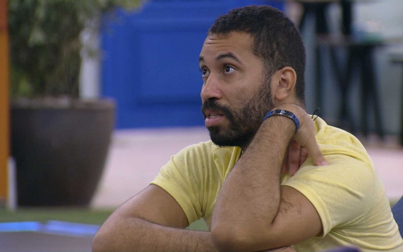 Gilberto comenta com Fiuk sobre próximo Paredão do BBB21: