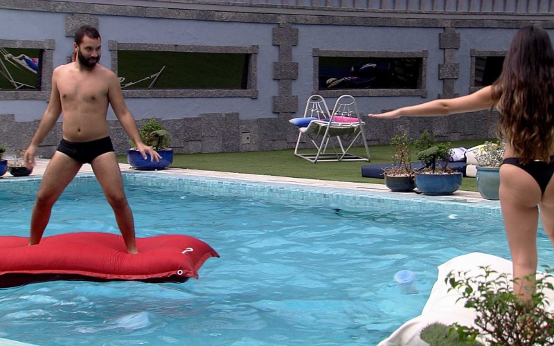 Gilberto pede para não ser eliminado no Paredão: