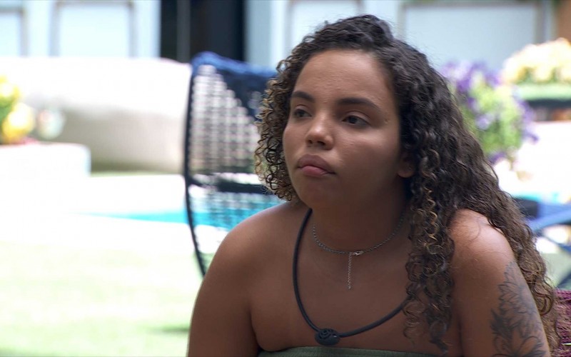 Giovanna Pitel explica para brothers sua estratégia de jogo no BBB 24:
