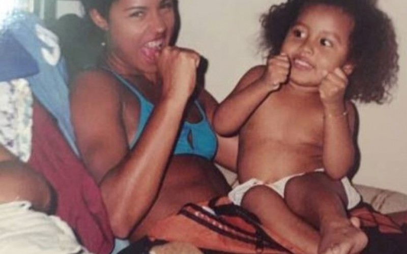 Giovanna resgata foto antiga com Gracyanne Barbosa: