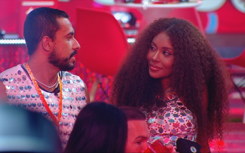 Giovanna sugere interesse de Maike em outra pessoa, e brother reage: