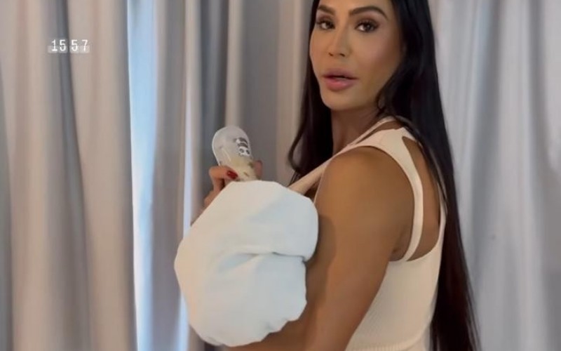 Gracyanne Barbosa brinca com choro de bebê reborn
