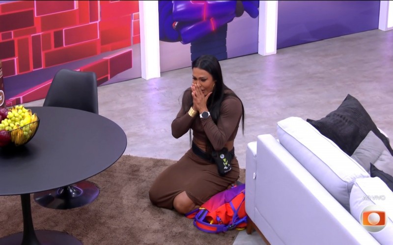 Gracyanne Barbosa chega ao Quarto Secreto do BBB 25 e cai no choro