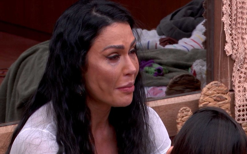 Gracyanne Barbosa faz revelação, chora e Daniele Hypolito consola: