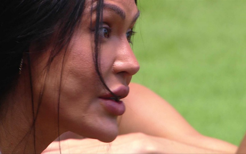 Gracyanne Barbosa conversa com Aline e chama Diogo Almeida: