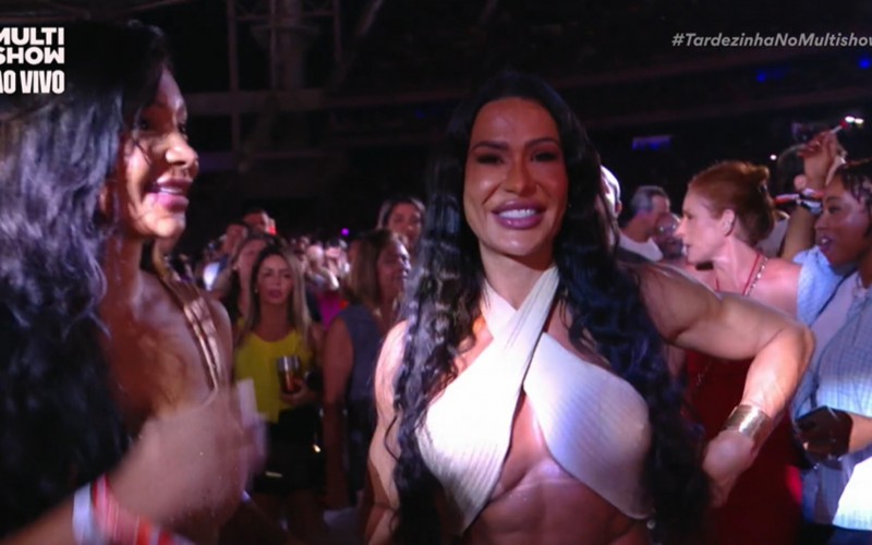 Gracyanne Barbosa curte show de Thiaguinho com participação de Belo no Rio