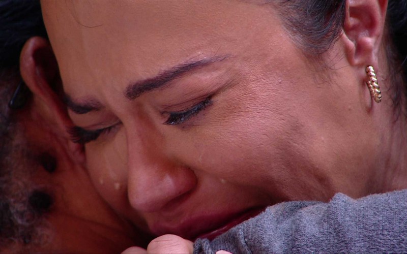 Gracyanne Barbosa pede desculpa aos brothers e chora ao contar história de vida: