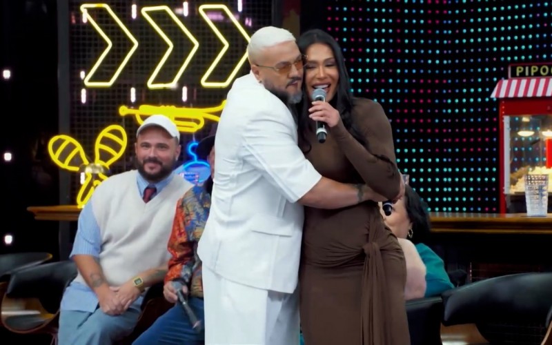Gracyanne Barbosa reencontra Belo no Domingão, e cantor diz: