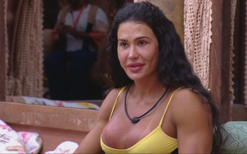 Gracyanne Barbosa relembra entrada na faculdade de Direito: