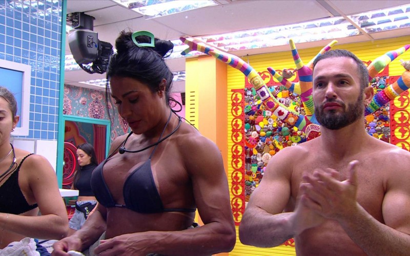 Gracyanne Barbosa se desculpa com Renata por comentário da sua irmã, Giovanna, na academia