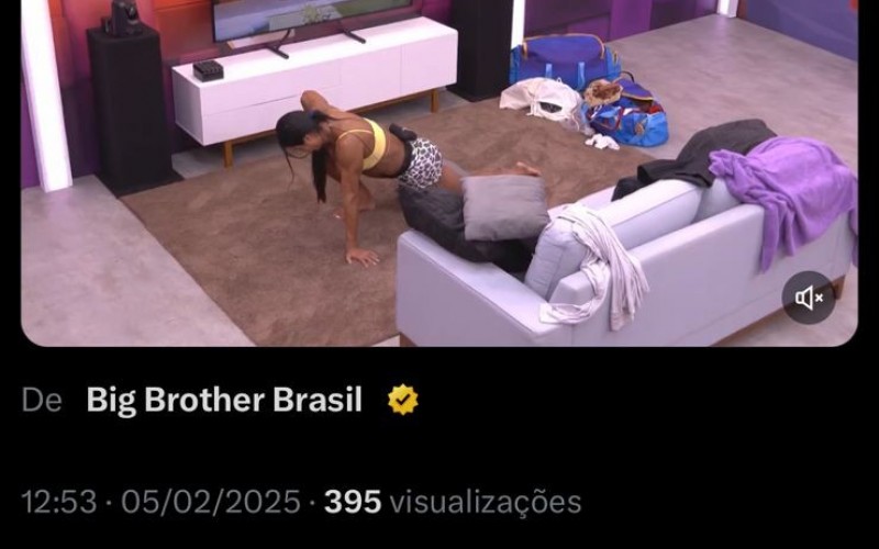 Gracyanne Barbosa treina enquanto assiste à casa do BBB 25 no Quarto Secreto