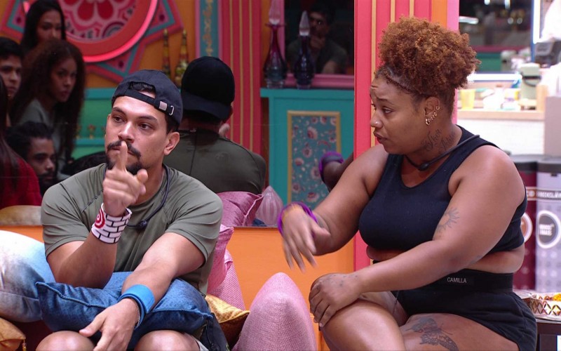 Grupo da Xepa do BBB 25 discute vaquinha para as compras, e sister diz: