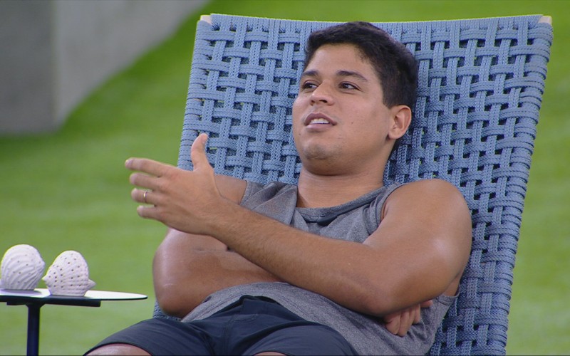 Guilherme diz que apartamento será um presente para Delma e esposo: