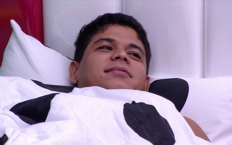 Guilherme especula após convocação de Renata:
