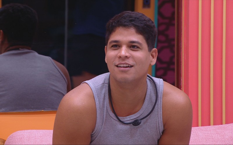 Guilherme nota fotos de ex-sister no feed BBB e revela sonho: