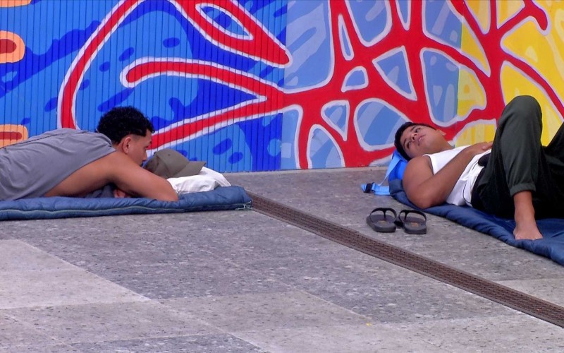 Guilherme observa Thamiris e diz que sister