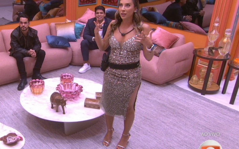 Internautas comparam vestido de Renata, campeã do BBB 25, a looks usados pelas últimas vencedoras do reality