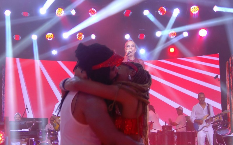 Ivete Sangalo grita ao ver Diogo Almeida e Aline dançando juntos na Festa: