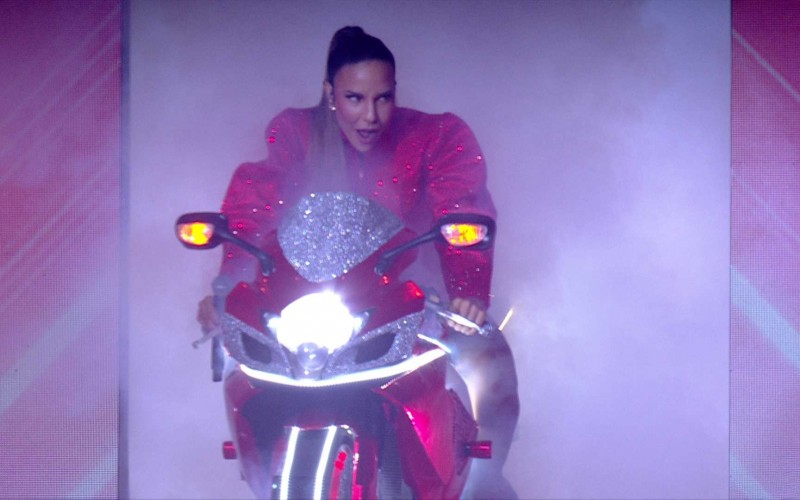 Ivete Sangalo no BBB 25! Cantora entra de moto e com