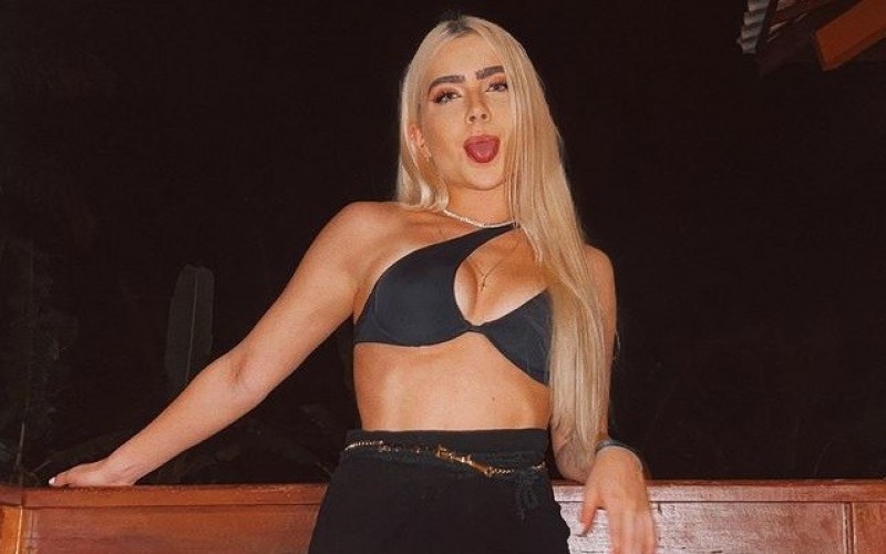 Jade Picon, do BBB22, não toca em maçaneta, botão de elevador nem descarga