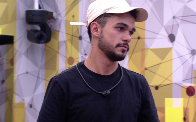 João Gabriel comenta com aliados no Quarto Fantástico: